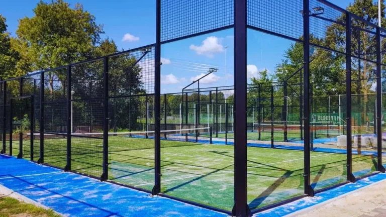 Padel-court-installation